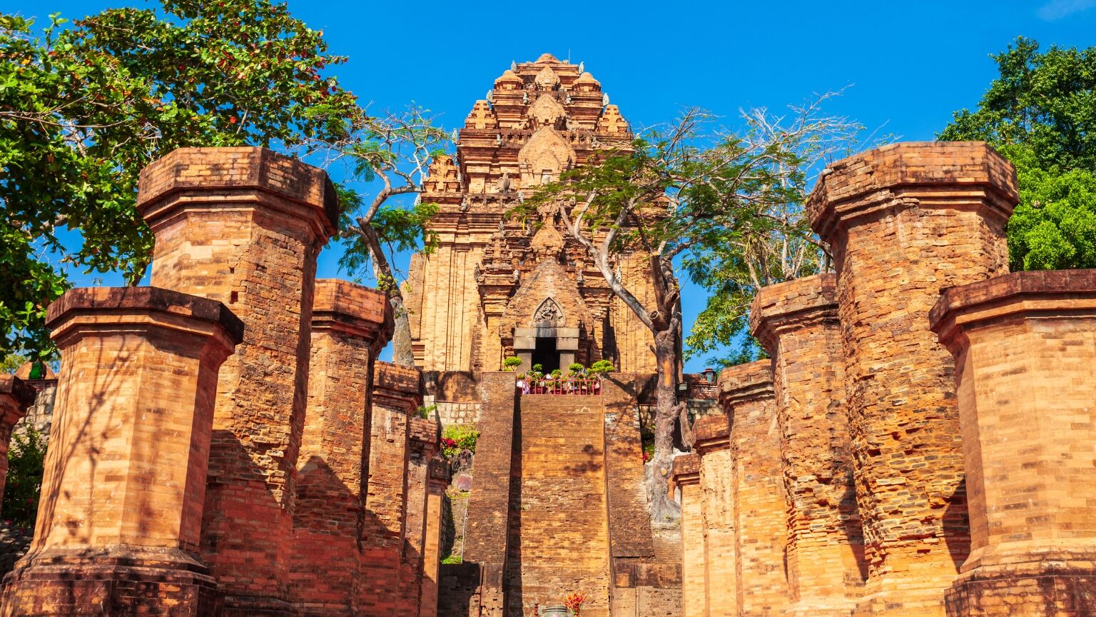 Start your journey with Nha Trang’s vibrant glow